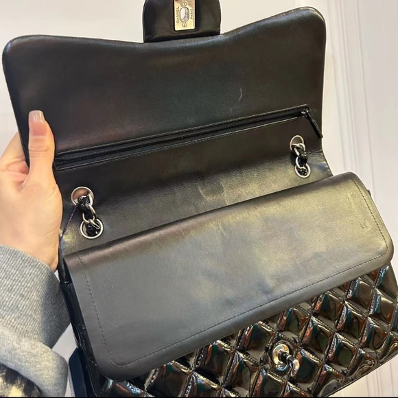 Authentic Chanel classic jumbo flap in black patent - Picture 2 of 3